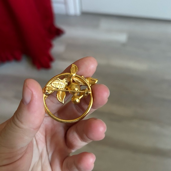 4/$50 NAPIER Gold and Pearl Leaf Brooch 😍 - Picture 7 of 9